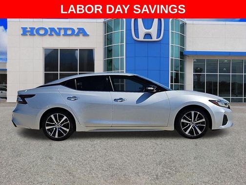 Brilliant Silver Metallic 2022 Nissan Maxima SV