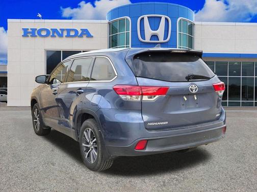 Shoreline Blue Pearl 2018 Toyota Highlander XLE