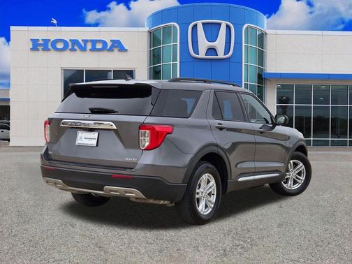 Gray Metallic 2022 Ford Explorer XLT