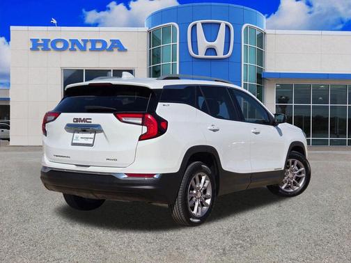 Summit White 2024 GMC Terrain SLT