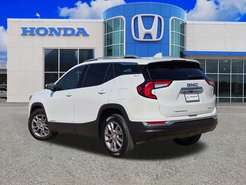 Summit White 2024 GMC Terrain SLT