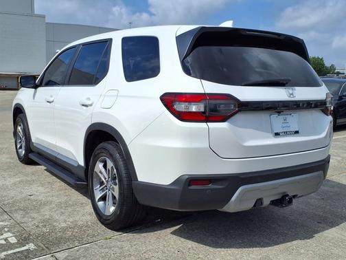 Platinum White Pearl 2024 Honda Pilot EX-L 8 Passenger