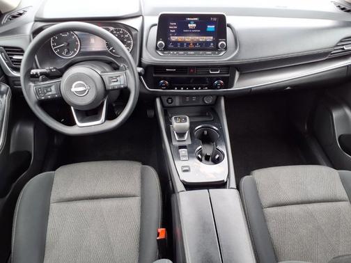 Everest White Pearl 2024 Nissan Rogue SV