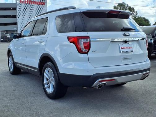 Oxford White 2017 Ford Explorer XLT