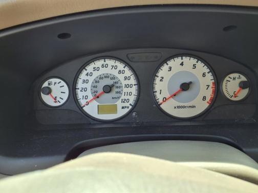 2001 Nissan Pathfinder LE