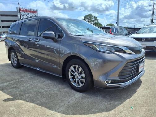 2022 Toyota Sienna XLE