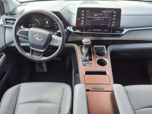 2022 Toyota Sienna XLE