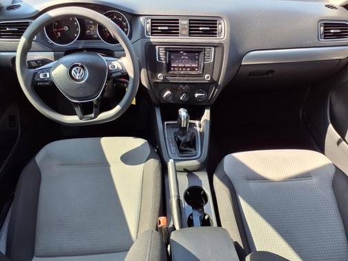 Pure White 2018 Volkswagen Jetta 1.4T S