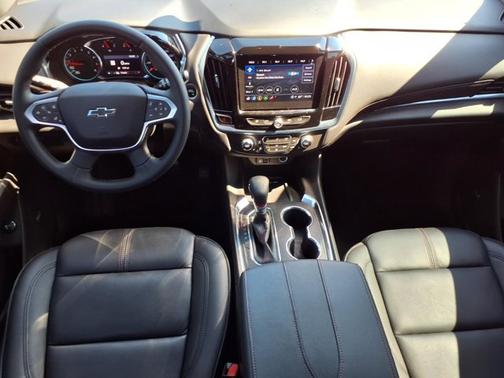 Summit White 2023 Chevrolet Traverse RS