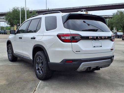 Platinum White Pearl 2026 Honda Pilot TrailSport
