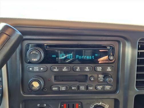 2004 Chevrolet Suburban LS