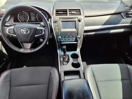 Midnight Black Metallic 2017 Toyota Camry SE