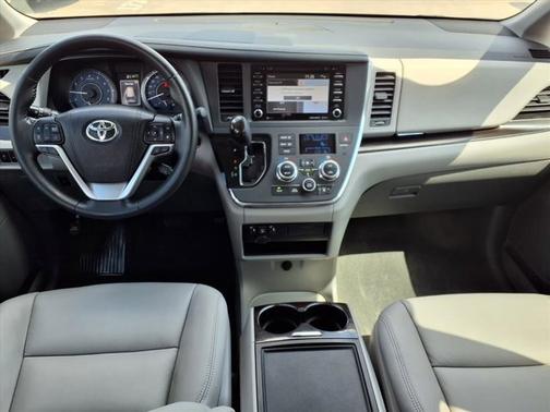 2018 Toyota Sienna XLE