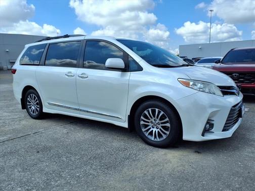 2018 Toyota Sienna XLE