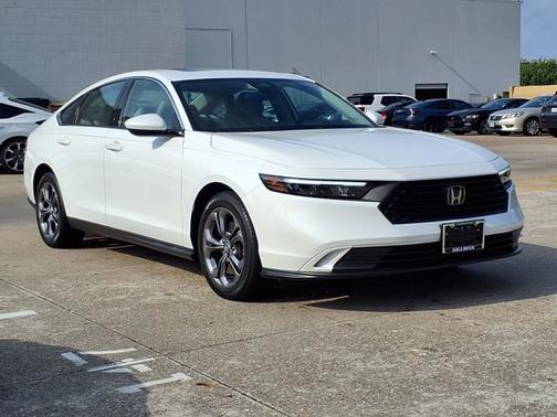 Platinum White Pearl 2023 Honda Accord EX