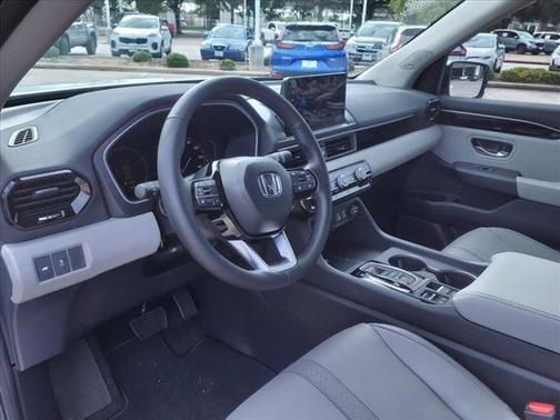 2025 Honda Pilot TRG AWD 8P