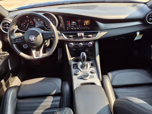 Misano Blue Metallic 2023 Alfa Romeo Giulia Veloce
