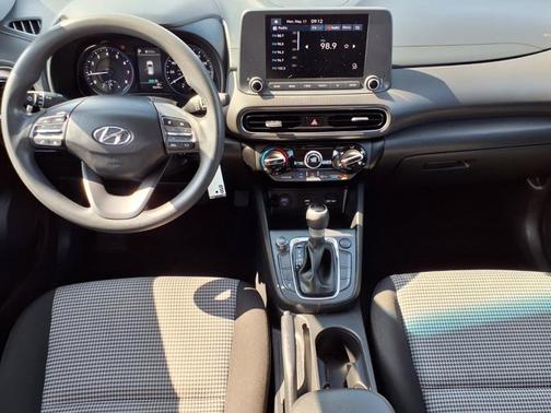 Cyber Silver 2023 Hyundai KONA SE