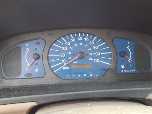 Silver Shadow Pearl 2001 Toyota Sienna CE