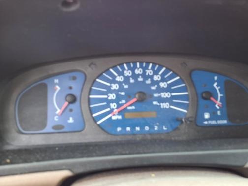 Silver Shadow Pearl 2001 Toyota Sienna CE