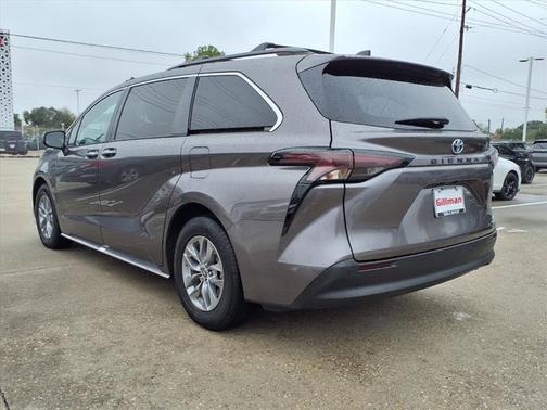 2023 Toyota Sienna XLE