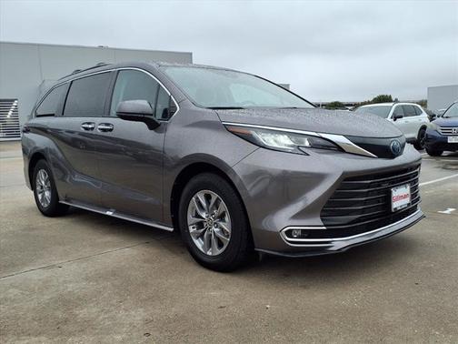 2023 Toyota Sienna XLE
