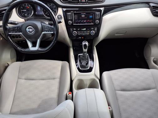 Pearl White Tricoat 2021 Nissan Rogue Sport SV