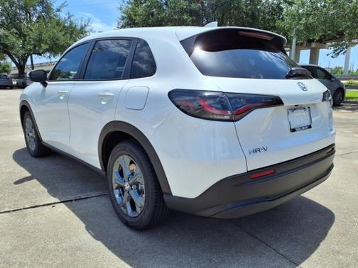 Platinum White Pearl 2026 Honda HR-V LX