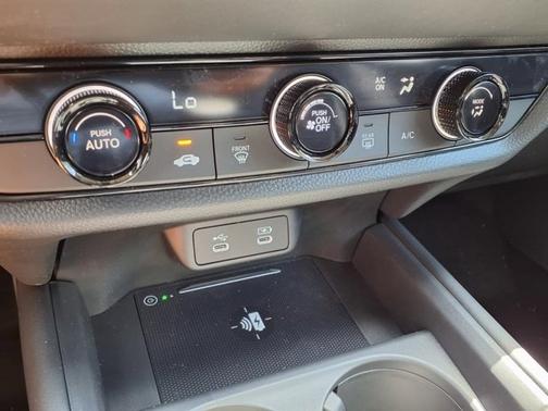 Platinum White Pearl 2026 Honda HR-V LX
