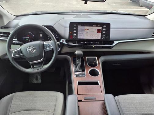 2021 Toyota Sienna LE 8 Passenger