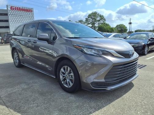 2021 Toyota Sienna LE 8 Passenger