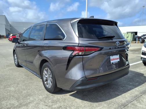 2021 Toyota Sienna LE 8 Passenger