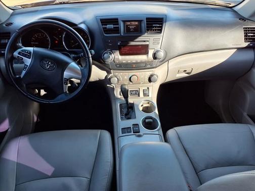2011 Toyota Highlander SE