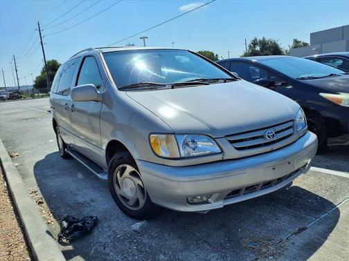 2001 Toyota Sienna LE