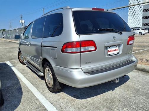2001 Toyota Sienna LE