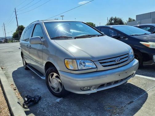 2001 Toyota Sienna LE