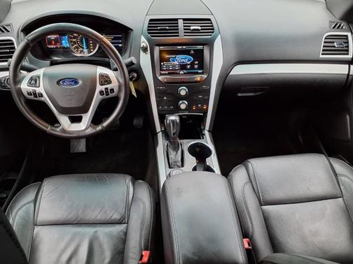 Tuxedo Black Metallic 2014 Ford Explorer XLT