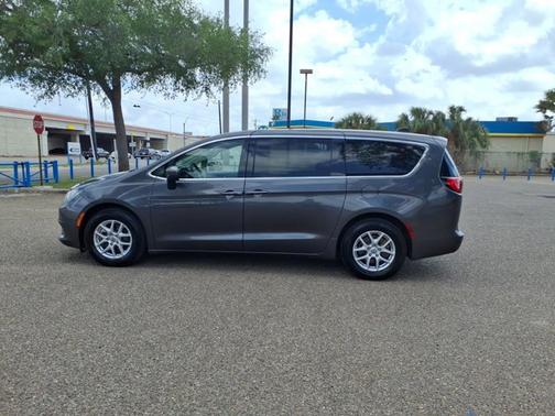 Granite Crystal Metallic Clearcoat 2023 Chrysler Voyager LX