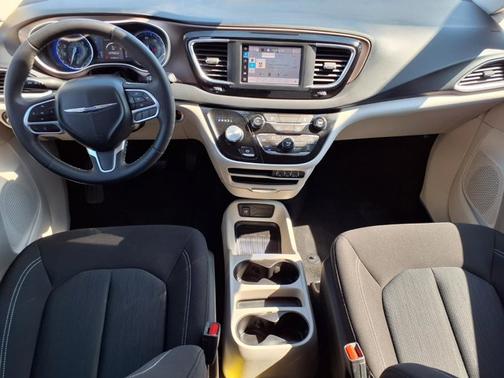 Granite Crystal Metallic Clearcoat 2023 Chrysler Voyager LX