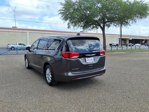Granite Crystal Metallic Clearcoat 2023 Chrysler Voyager LX