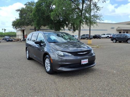 Granite Crystal Metallic Clearcoat 2023 Chrysler Voyager LX