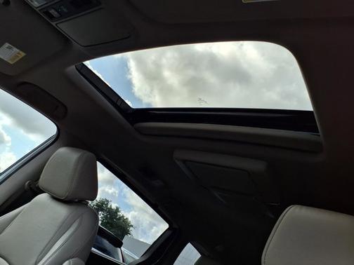 Platinum White Pearl 2023 Honda Odyssey Touring