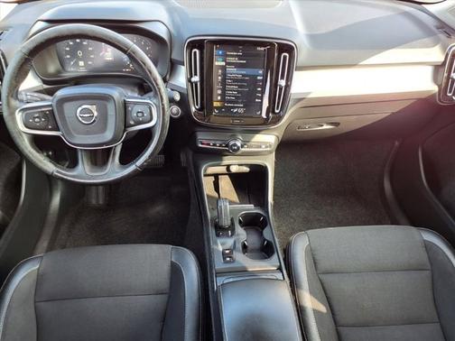 2020 Volvo XC40 T5 Momentum