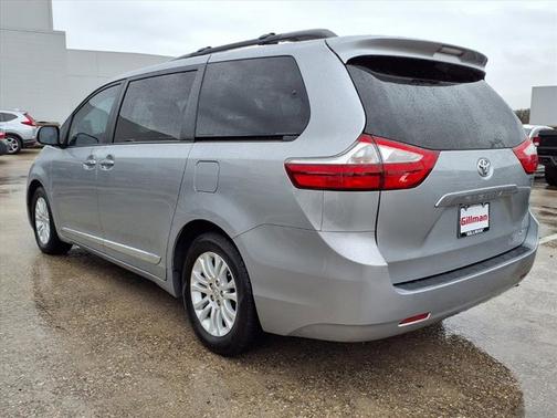 2016 Toyota Sienna XLE