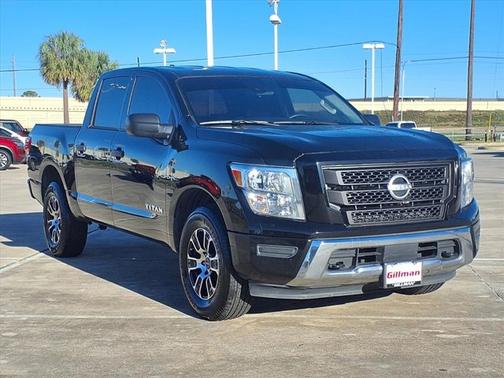 2023 Nissan Titan SV