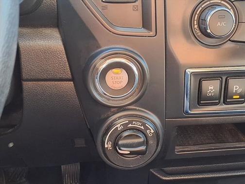 2023 Nissan Titan SV