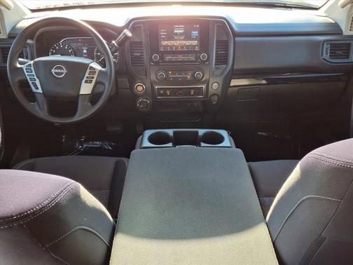 2023 Nissan Titan SV