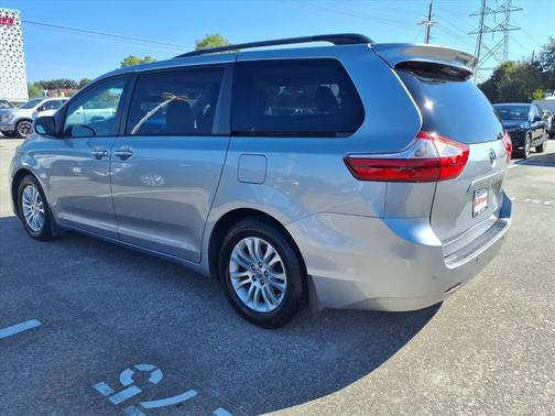 2016 Toyota Sienna XLE