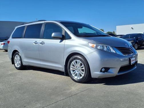 2016 Toyota Sienna XLE