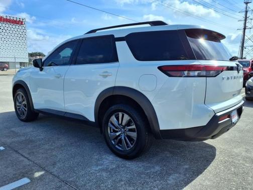 2022 Nissan Pathfinder SV